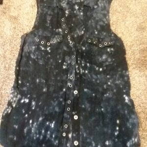 Women's sleeveless shirt
